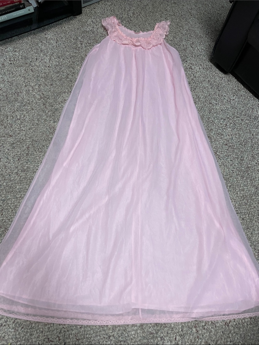 Vintage 60s lace trimmed chiffon long nightie -adorable